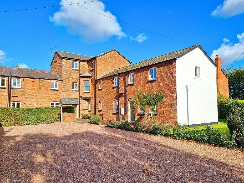2-bed flat on Kington Road, Weobley, Hereford, HR4 8QT, £155,000