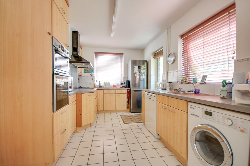 Bitterne! No Chain! Extended Open Plan Living To Rear! photo 3