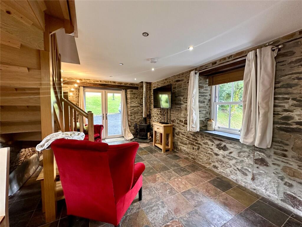 House in Swansea, Meidrim - More