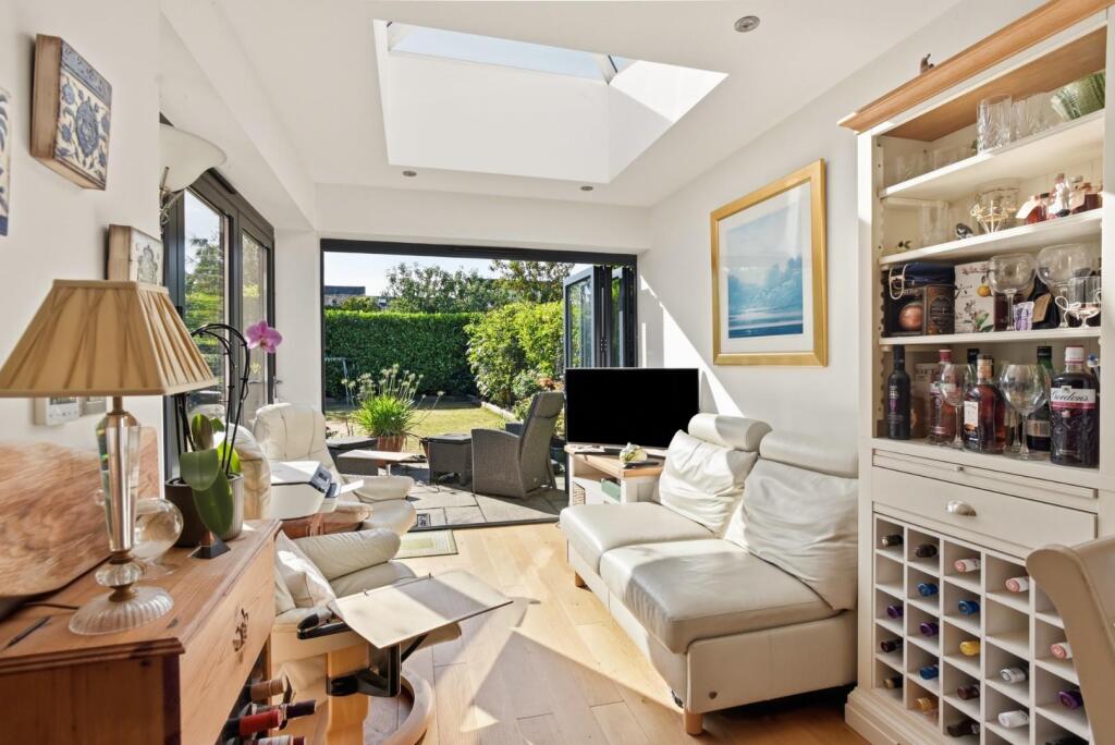 House in Stratford-on-Avon, Stratford-upon-Avon - View 3