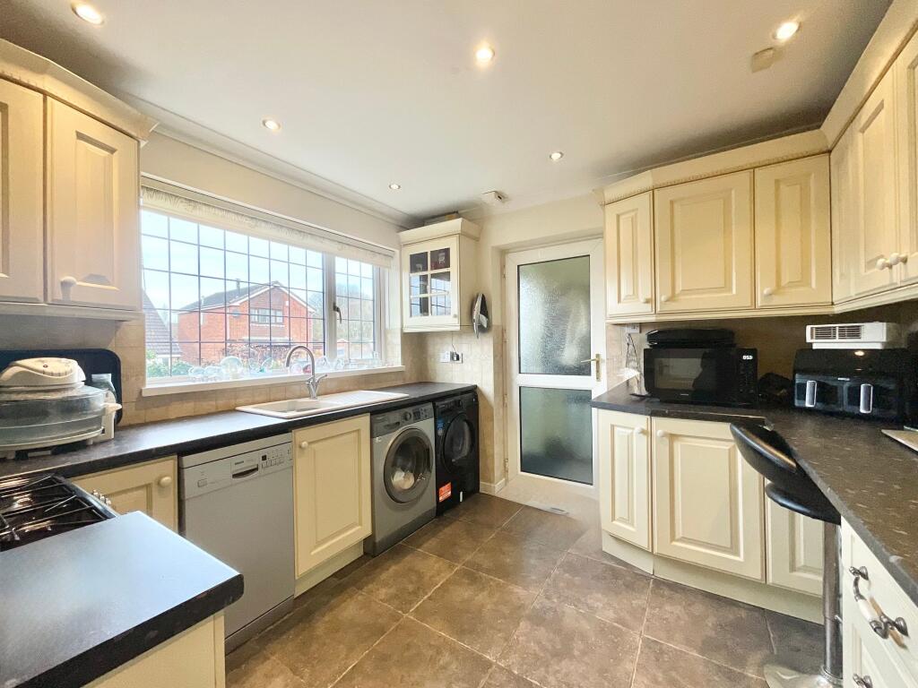 Ferndown Close, Stoke-On-Trent, ST3 photo 2