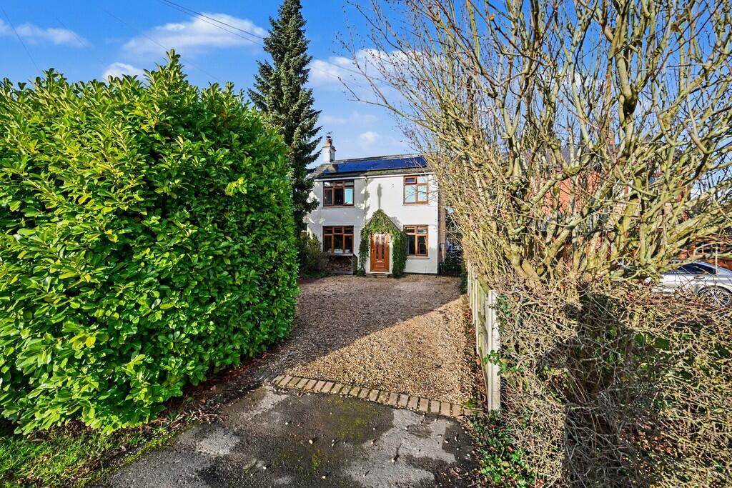 3-bed detached on Crick Road, Hillmorton, Rugby, £425,000