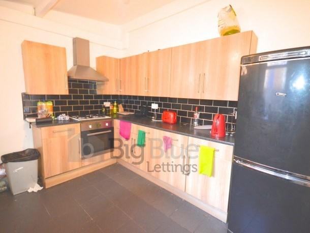 House in Leeds, West Yorkshire - View 3