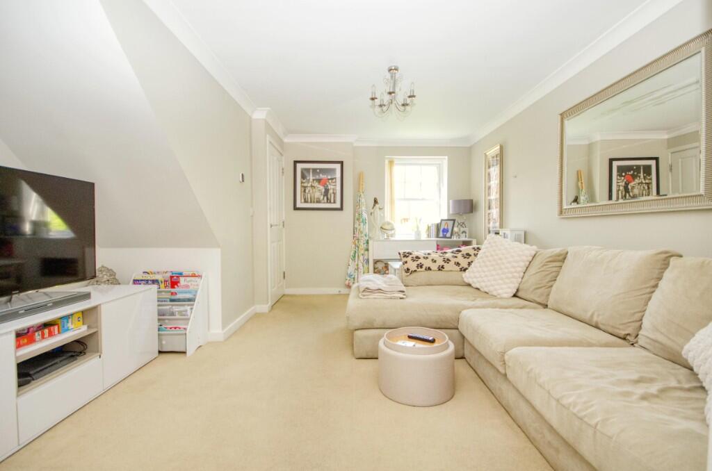 Barrowfields Close, West End, Hampshire, SO30 photo 2