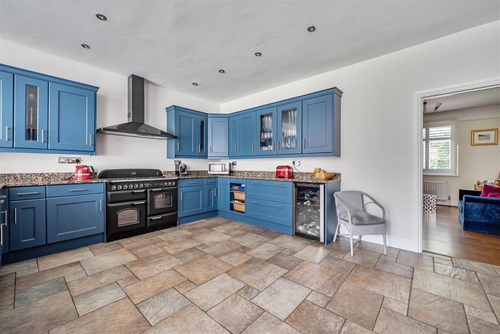 House in Berkshire, Wokingham Without - View 5