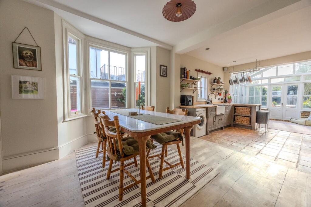 House in Southend-on-Sea - View 4