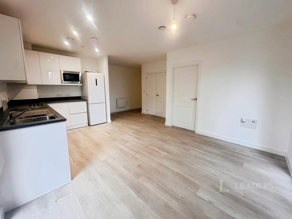 Apartment in Birmingham, West Midlands - View 3