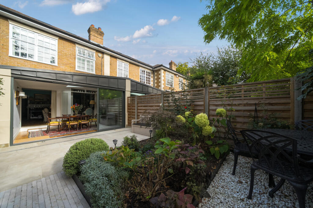 House in London - View 2