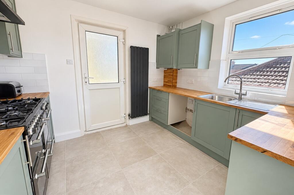House in Maulden, Central Bedfordshire - More