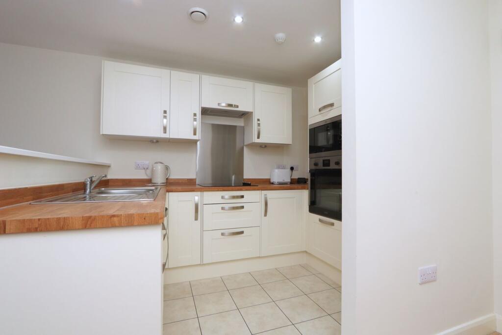 Apartment in Sefton, Liverpool City Region - View 4