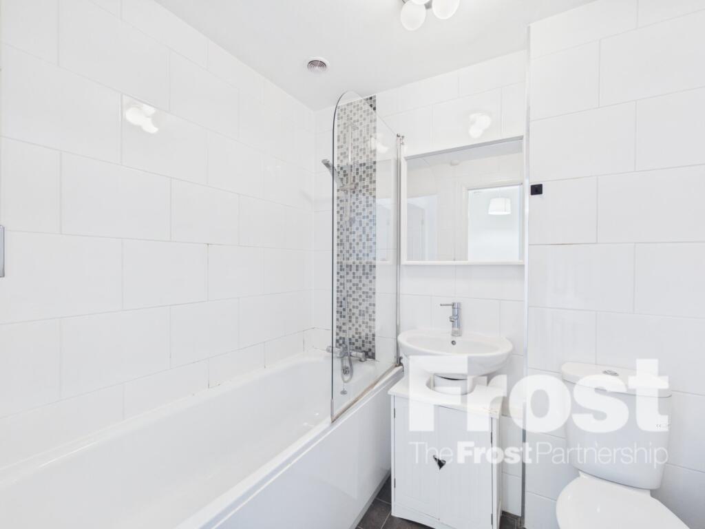 House in Slough - View 3