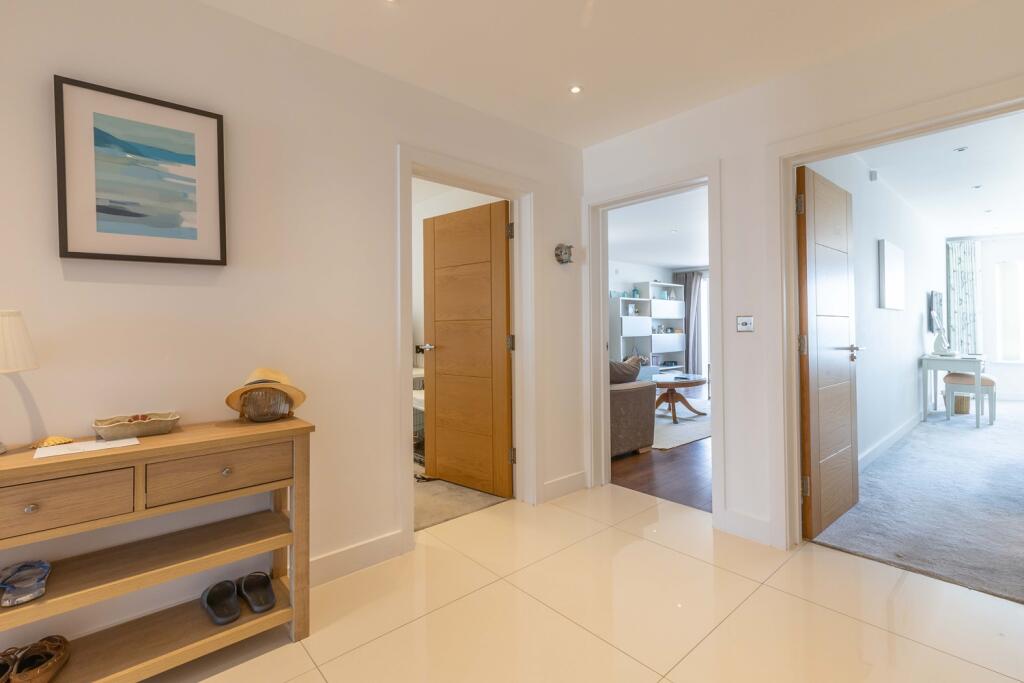 Apartment in Poole, Sandbanks - View 4