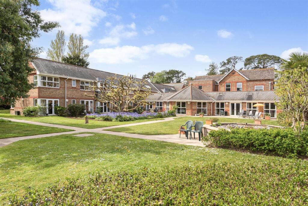 Main image of property: Fontwell Avenue, Eastergate