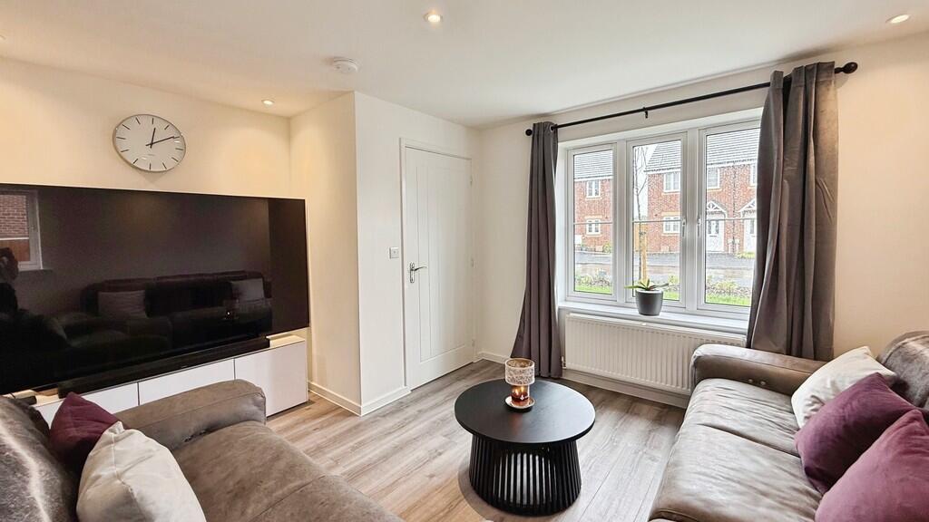 House in Warminster, Tascroft Rise, Wiltshire - View 3