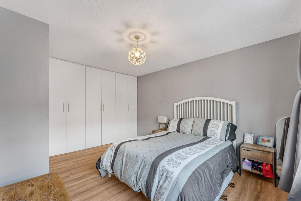 Apartment in Dartford, Kent - More