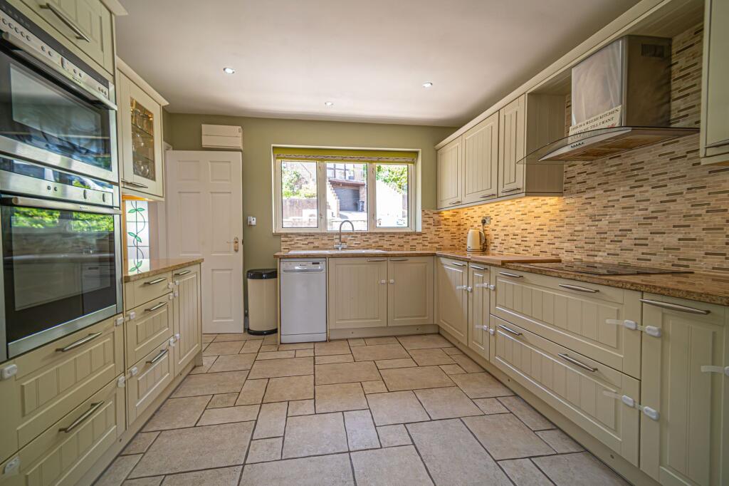 Glanwern Rise, Newport, NP19 photo 3
