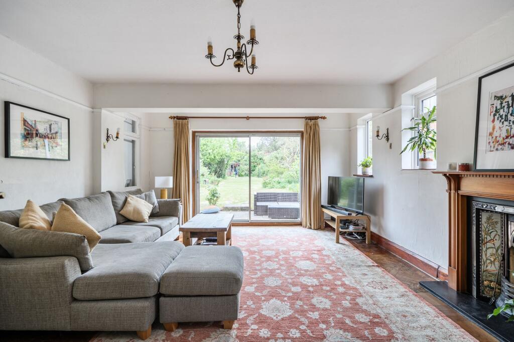 West Farm Avenue, Ashtead, KT21 photo 4