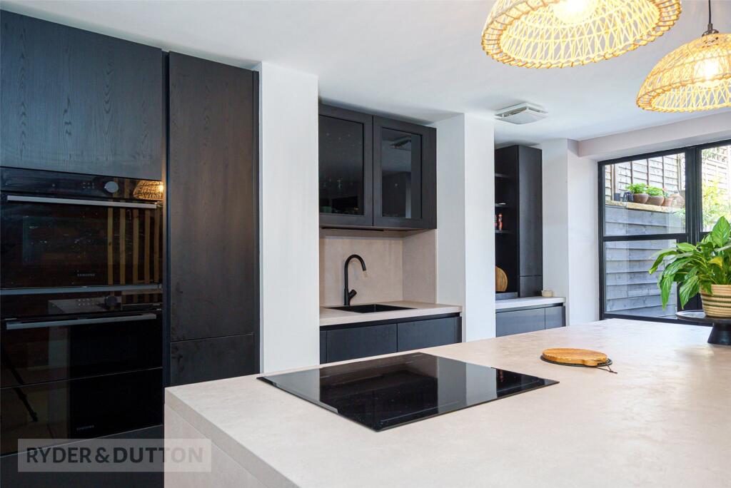 House in Halifax - View 4