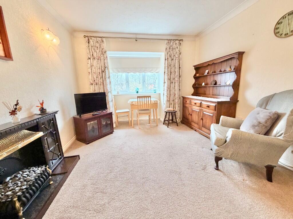 Cunningham Close, Chadwell Heath, London, RM6 photo 4