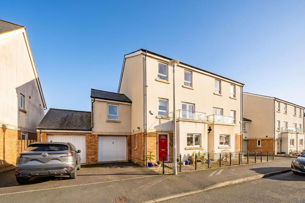 Main image of property: Kingfisher Road, Portishead, Bristol, BS20 7NF