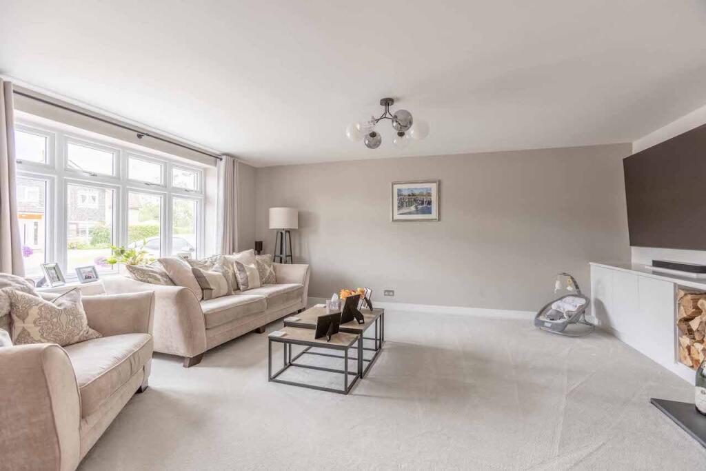Southbourne Drive, Bourne End, SL8 photo 4