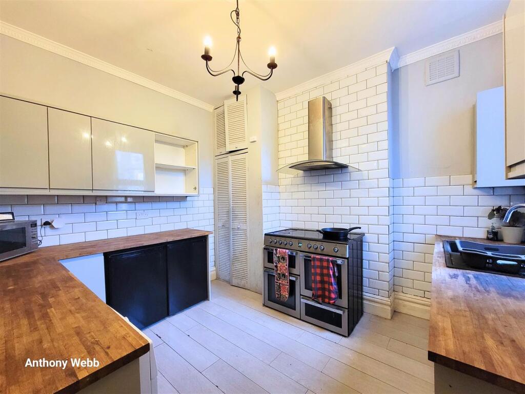 Elmdale Road, Palmers Green, N13 photo 2