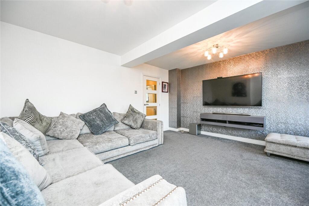 House in Cheshire, Hale - View 4