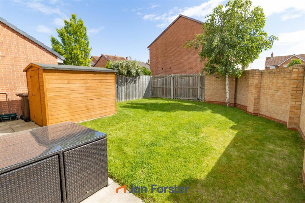 House in North Tyneside, Darsley Green, Benton - More