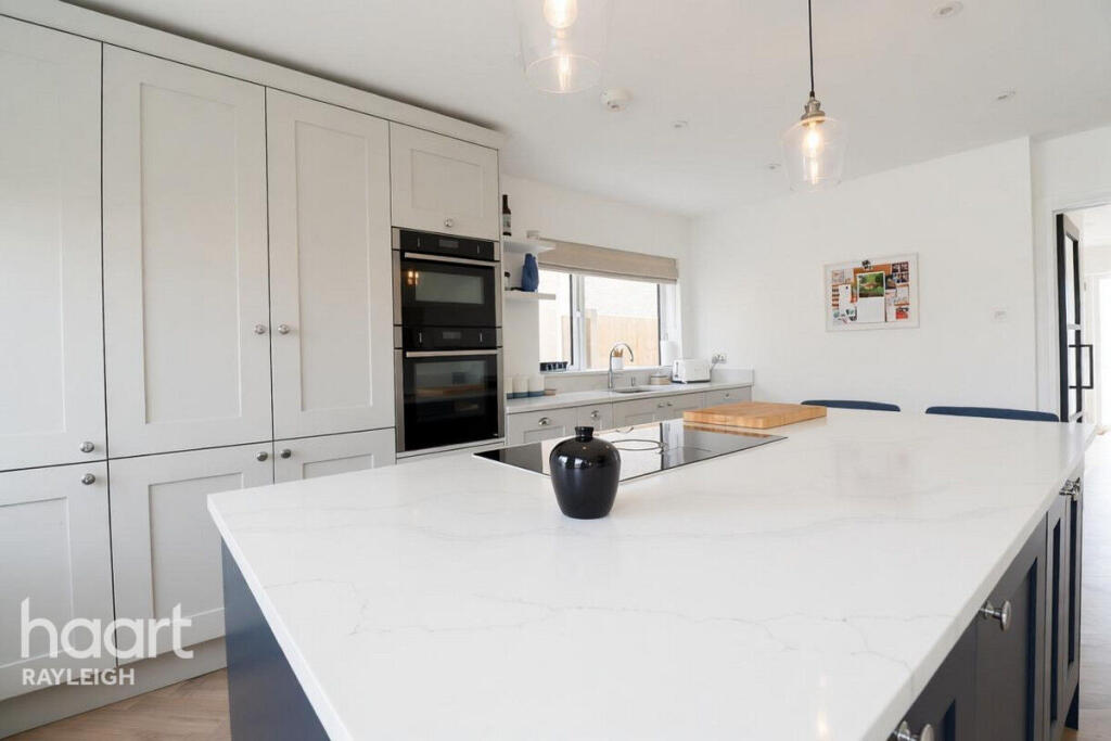 House in Rochford, Rayleigh - View 5