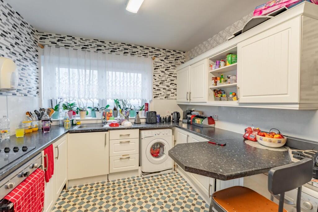 Corthan Crescent, Aberdeen, AB12 5BB - 2