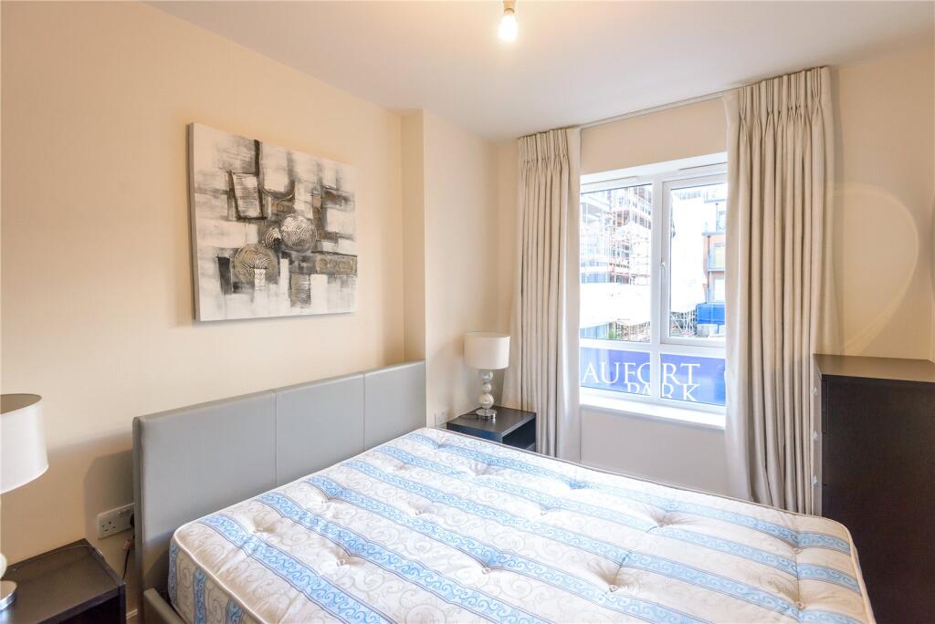 Apartment in London - View 4