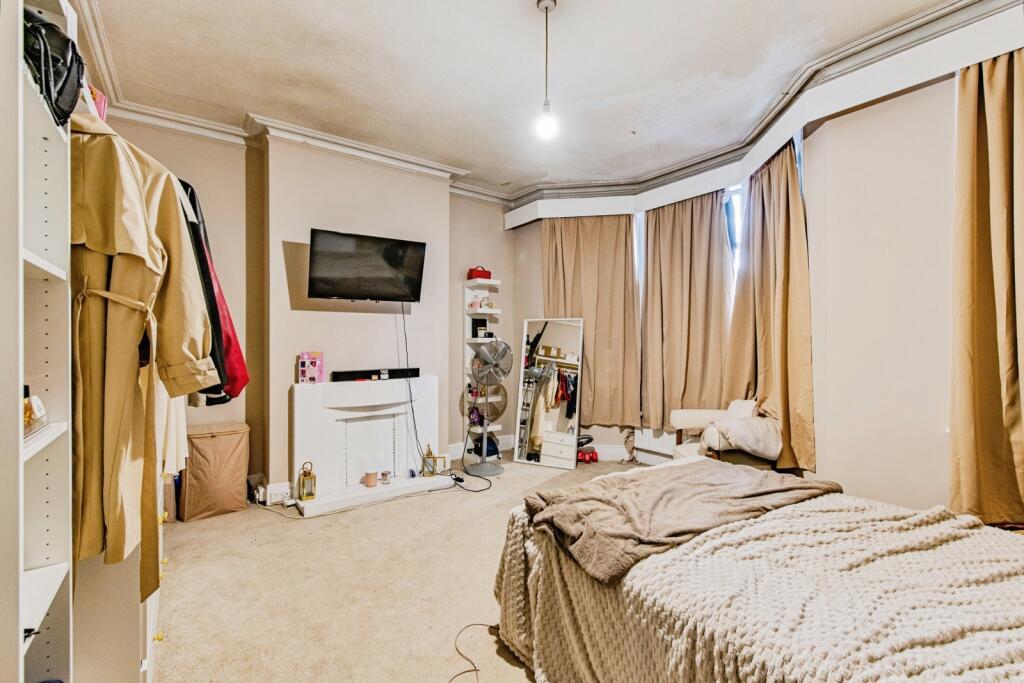 House in London, Cordwell Estate, Hither Green - View 3