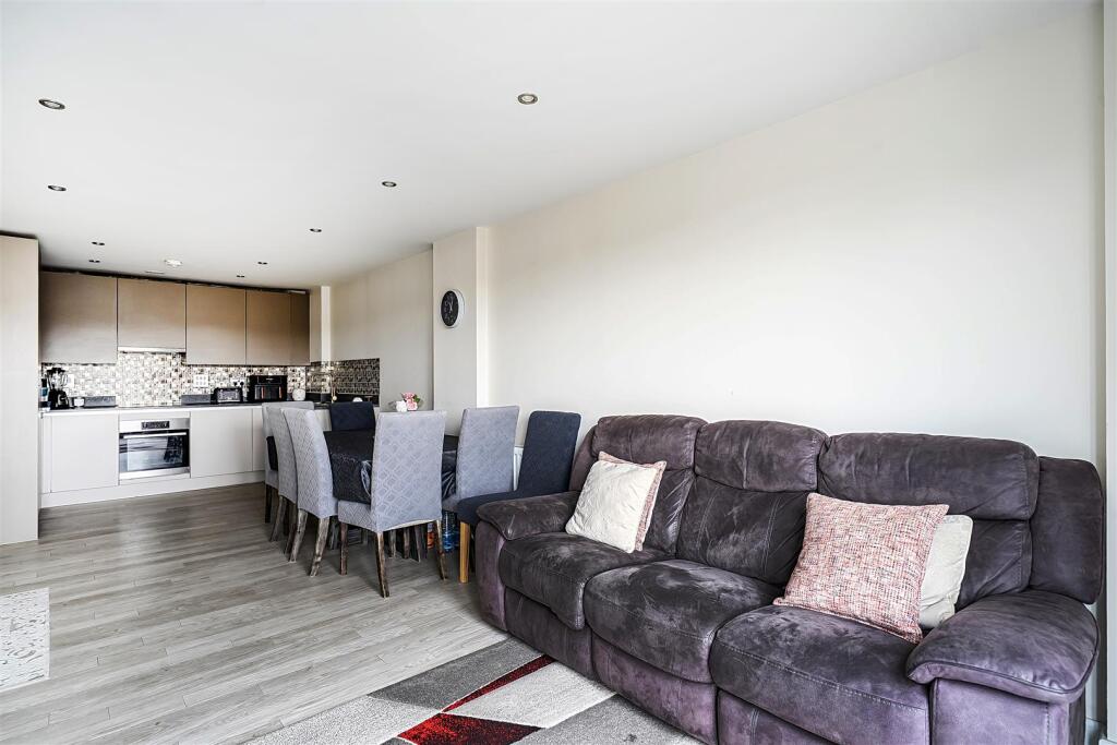 Apartment in Slough - View 4