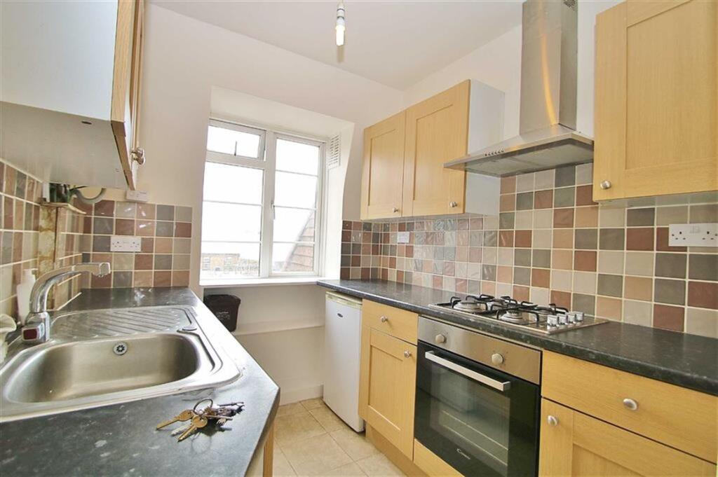 Apartment in Sutton - View 4