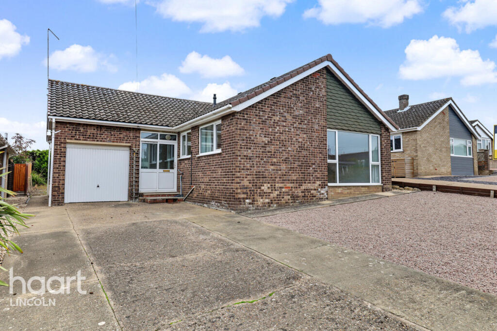 3-bed detached on Marlborough Avenue, Washingborough, £225,000