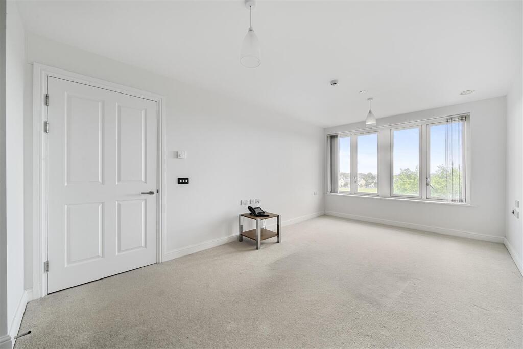 Peverell Avenue East, Poundbury, Dorchester photo 3
