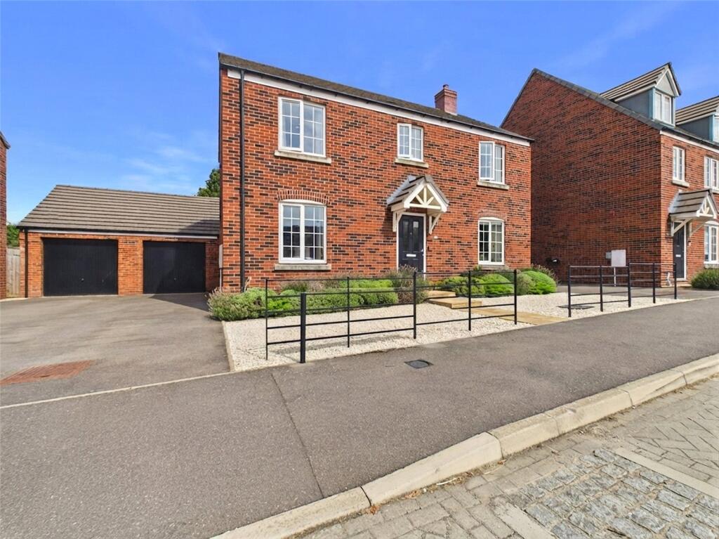Main image of property: Woodgreen Square, Chinnor, Oxfordshire, OX39