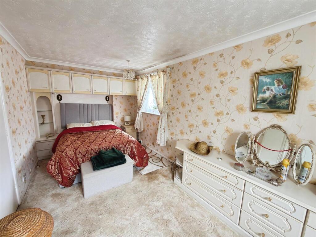 House in East Suffolk, Lowestoft - More
