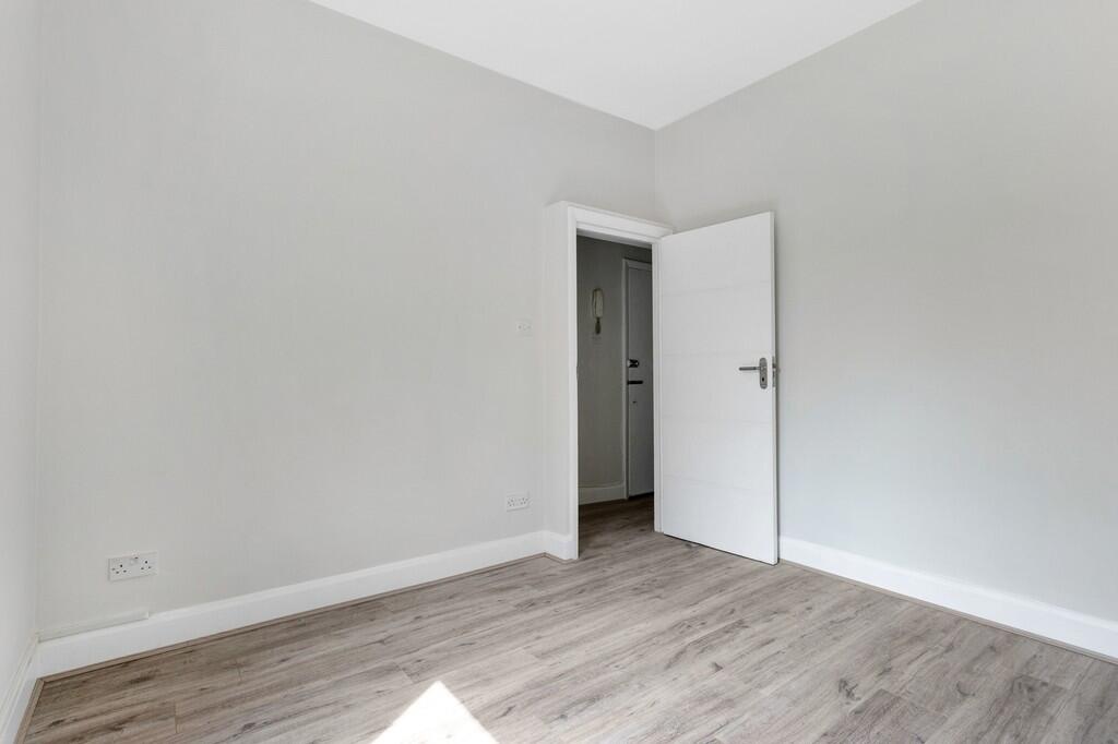 Apartment in London - View 6