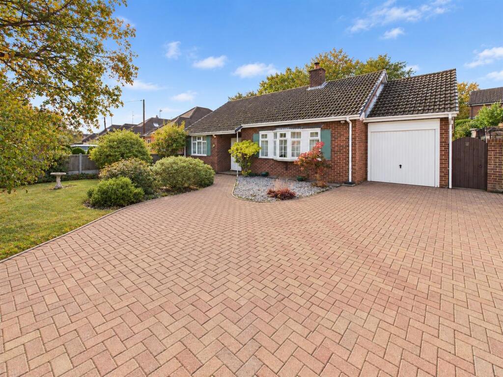 2-bed detached on Hopping Jacks Lane, Danbury, £585,000