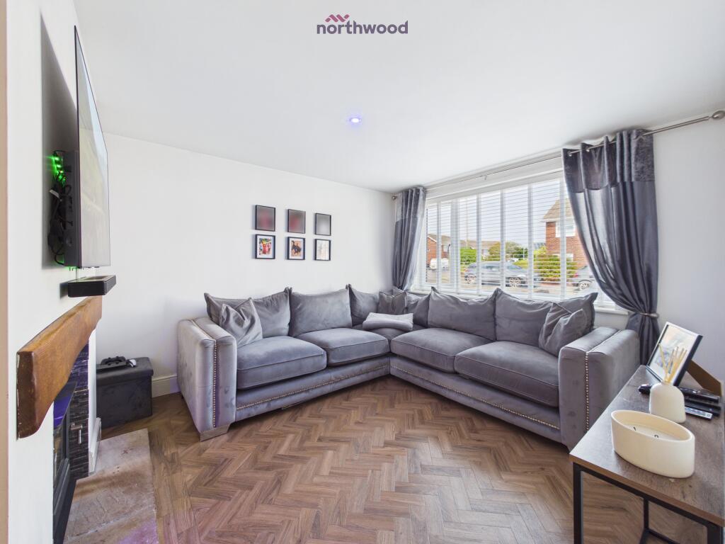 Denbigh Close, Wrexham, LL12 - View 3