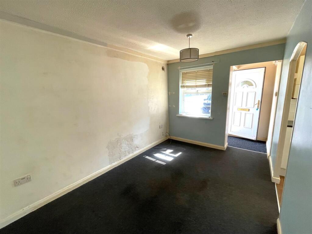 Apartment in Bristol, Lawrence Weston - View 5