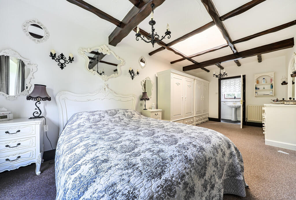 House in Sevenoaks, Clarke's Bottom, West Kingsdown - More