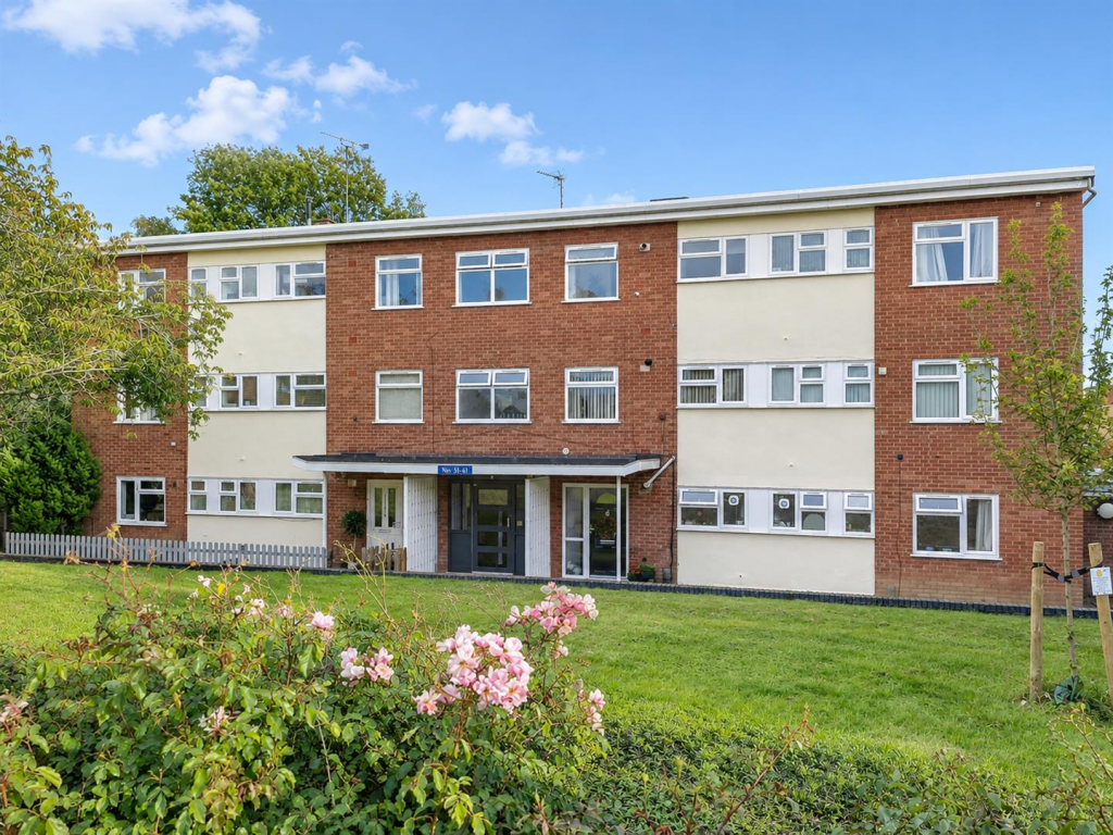 2-bed flat on Albion Street, Kenilworth, £160,000