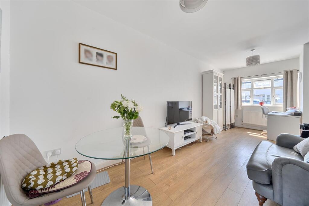 Sunray Avenue, Bromley photo 2