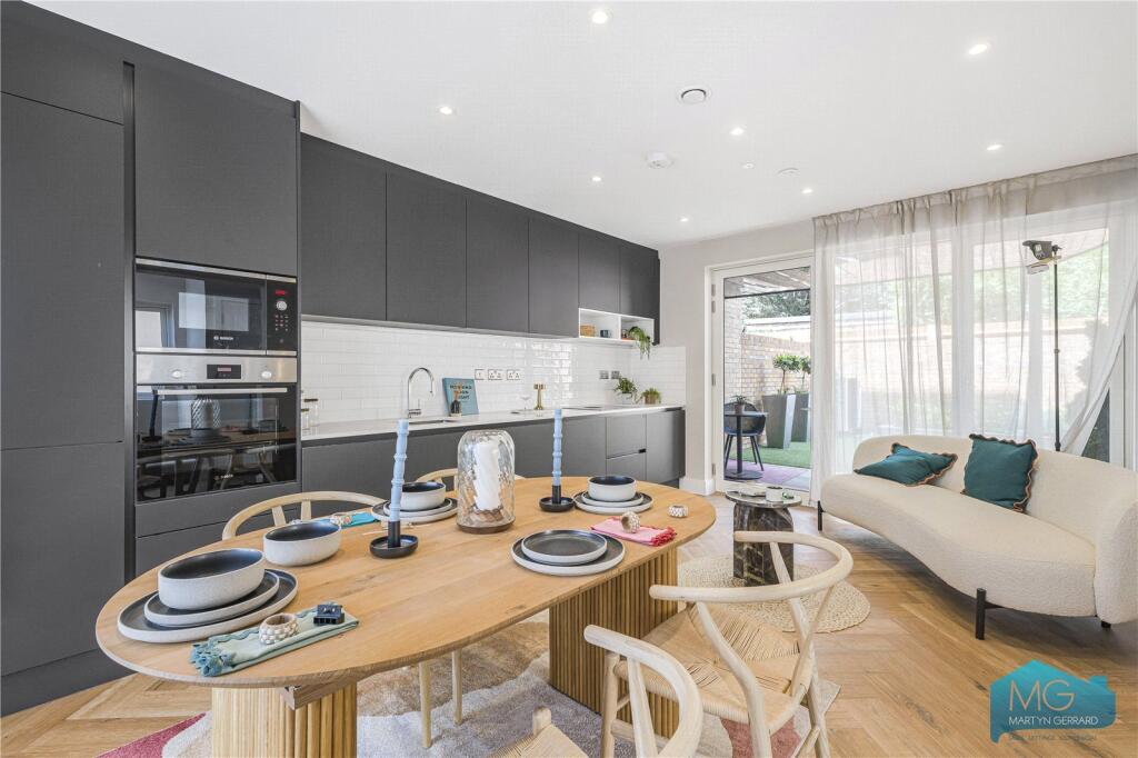 Main image of property: 553 High Road, London, N12