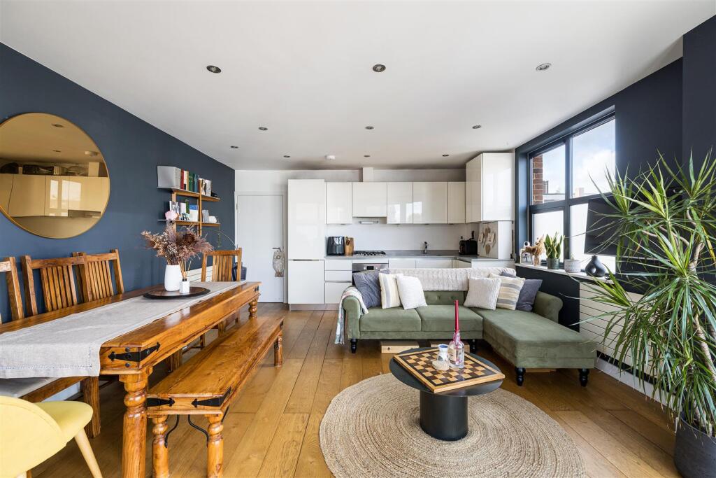 Apartment in London - View 2