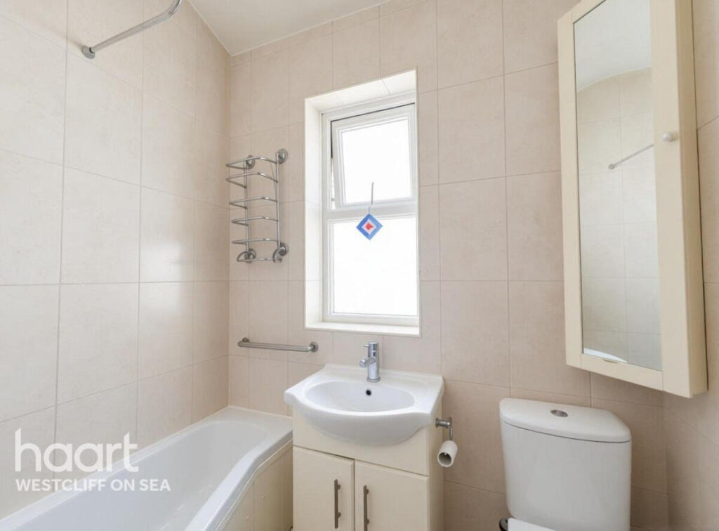 Apartment in Southend-on-Sea, Essex - More