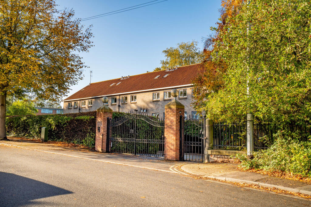 2-bed flat on Nunthorpe Avenue, York, £260,000
