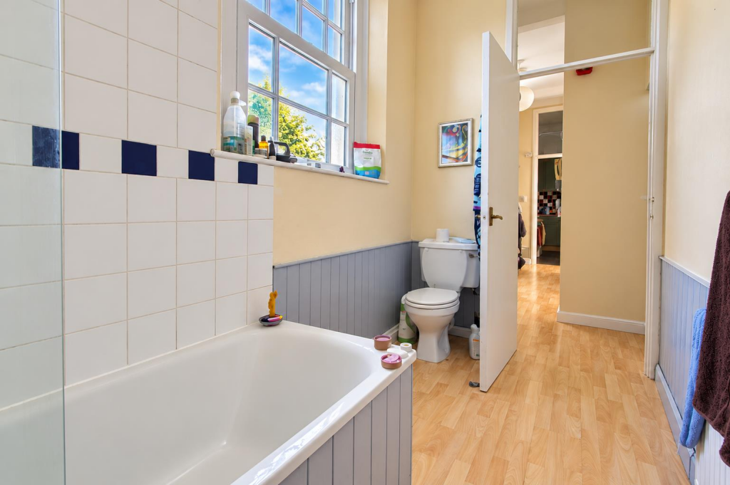 Apartment in Bristol - View 5